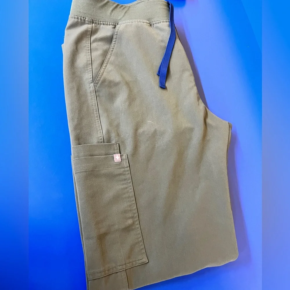 Figs size L Men Cargo Scrub pants Set of 2.
